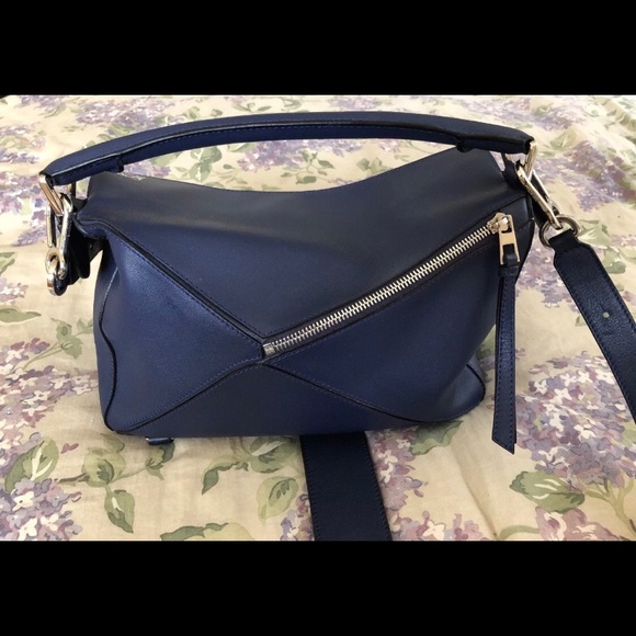 SOLD!!! Loewe medium puzzle bag - Picture 3 of 6